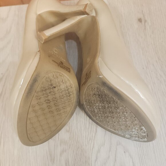 Taupe heels - Picture 5 of 7